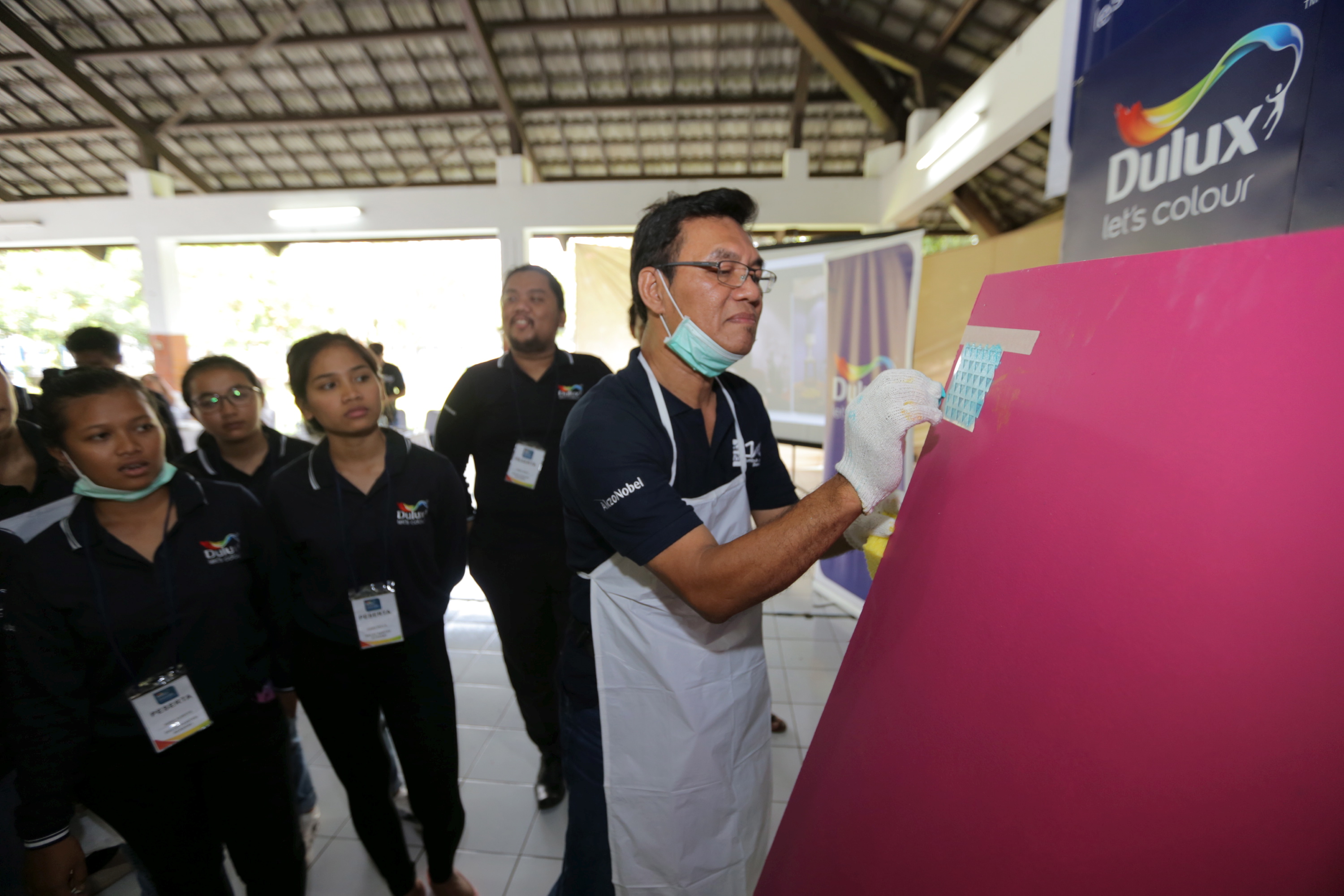 AkzoNobel and SOS Children’s Villages to widen global partnership AkzoNobel and SOS Children’s Villages to widen global partnership